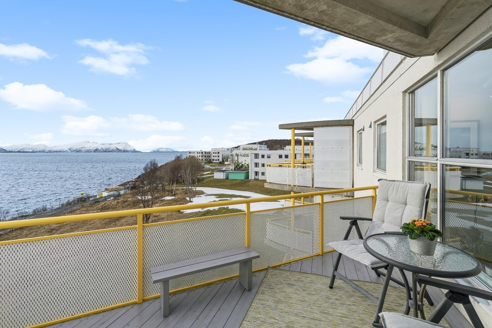 Det er svært gode solforhold og i følge selger har man solen fra tidlig morgen til ca. 19.30 midtsommerstid Galleribilde