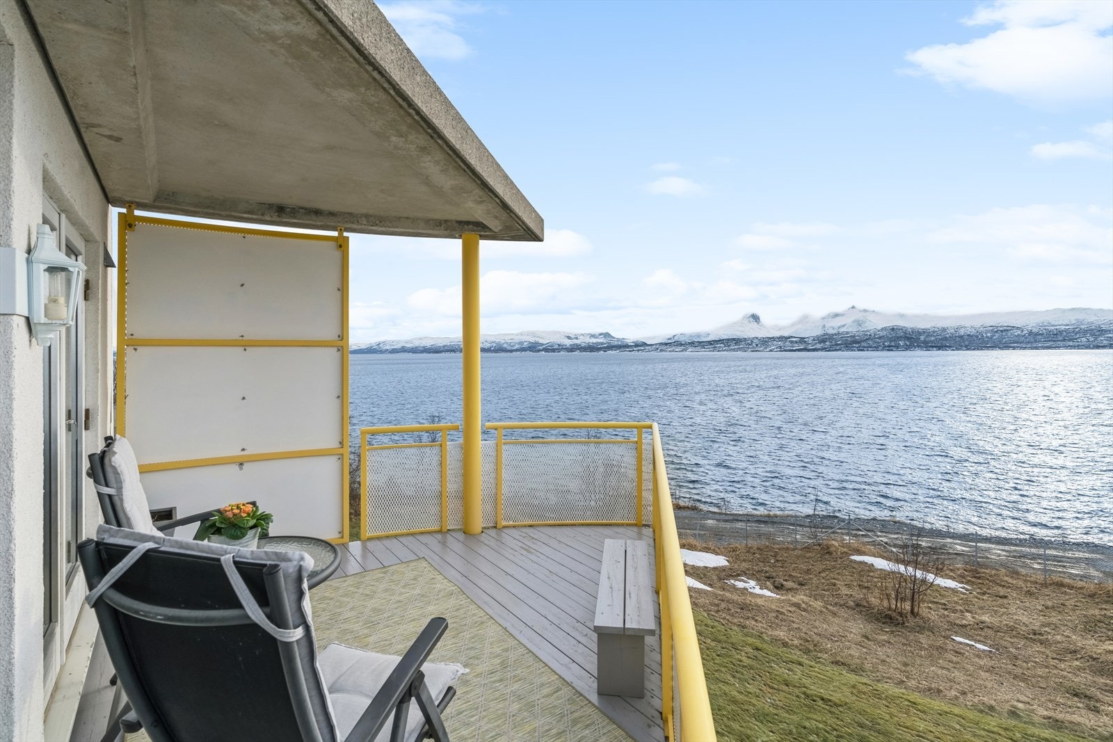 Leiligheten ligger på fremste rekke med enestående sol- og utsiktsforhold Galleribilde