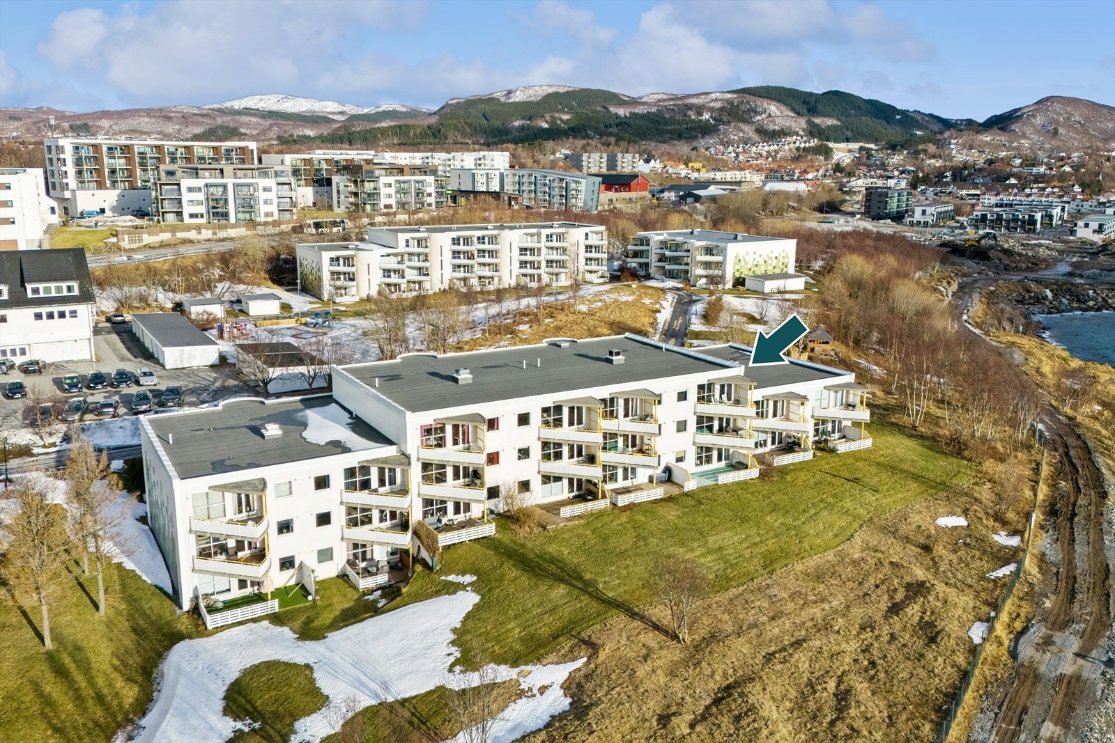 Området er rolig og svært barnevennlig - Herfra er det trygg skolevei, kort vei til flere barnehager samt nærhet til dagligvarebutikk og bussholdeplass m/hyppige avganger Galleribilde