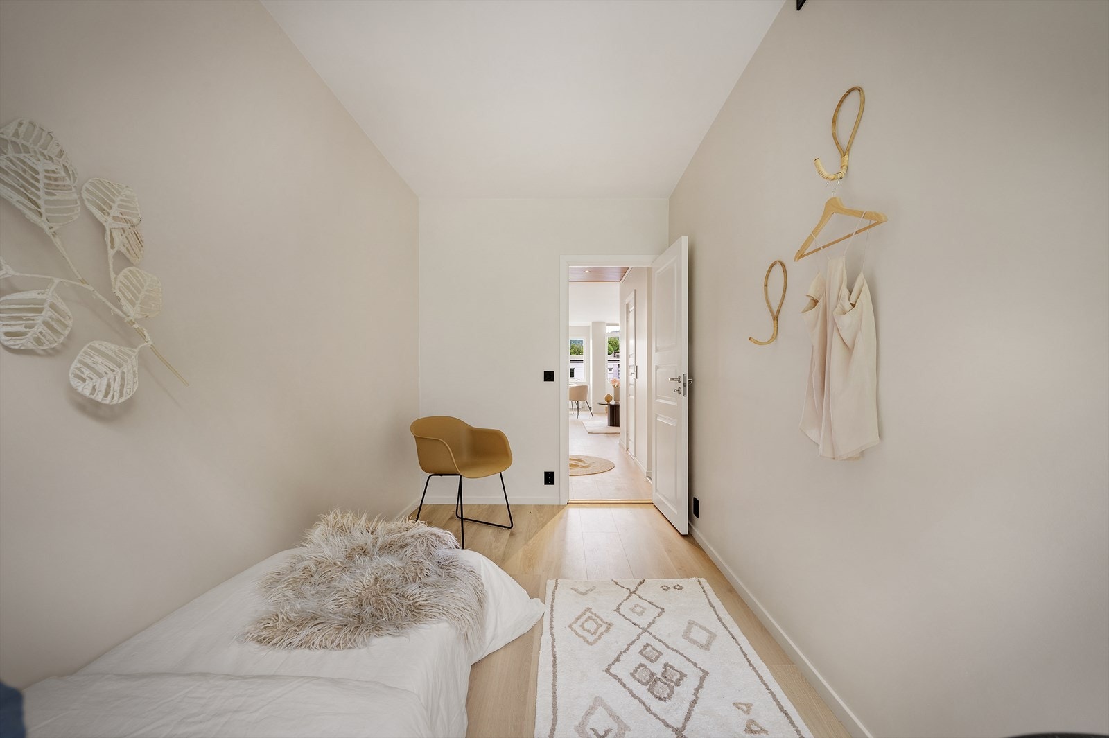 - Her har du god plass til seng, garderobe og andre ønskede møbler - Galleribilde