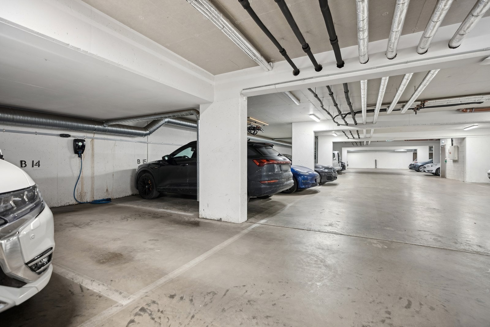 Det medfølger en garasjeplass i felles garasjeanlegg. Galleribilde