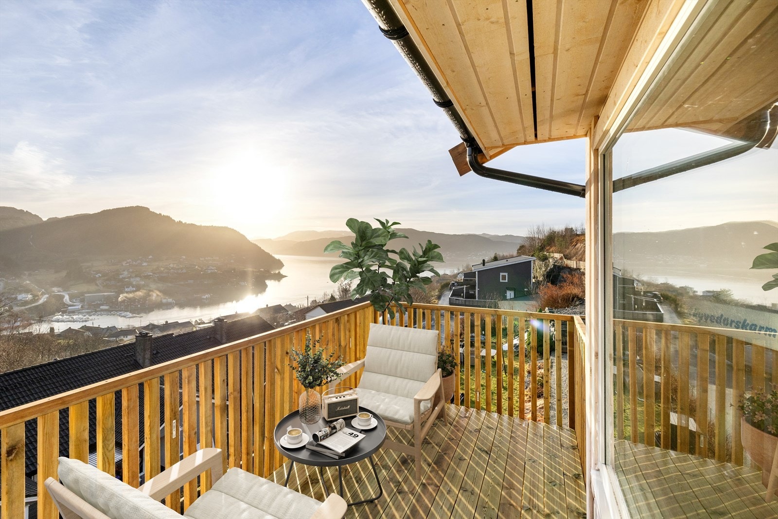 Velkommen til Eide 82 (bilde er tatt fra balkongen på 84). 84 er allerede solgt Galleribilde