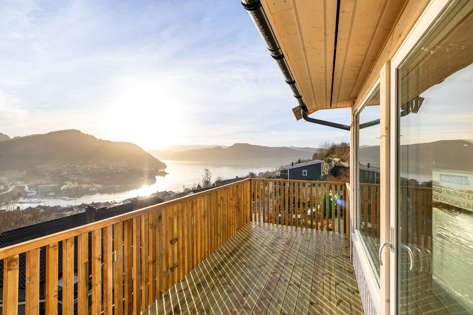 Hver av enhetene har en balkong på ca.10 m2 (avvik kan forekomme). Bilde er tatt fra balkongen på 84 som er solgt. Galleribilde