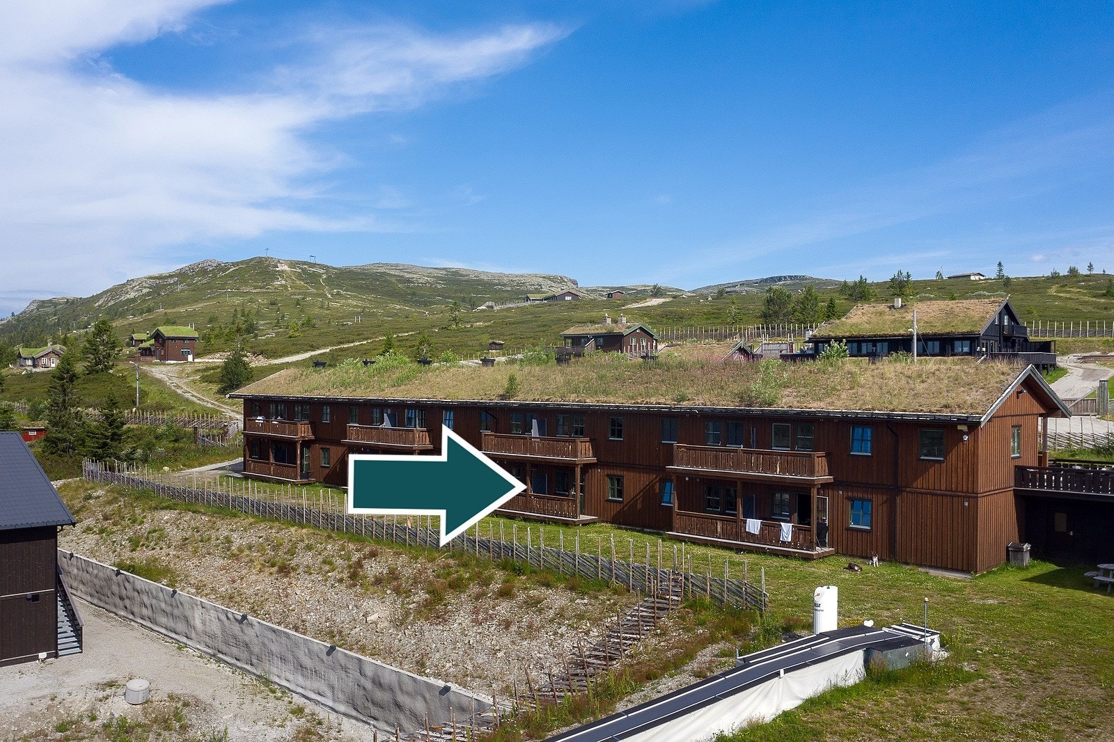 Flaksjølivegen 84 G er en pen 3-roms fritidsleilighet i byggets 1. etasje. Galleribilde