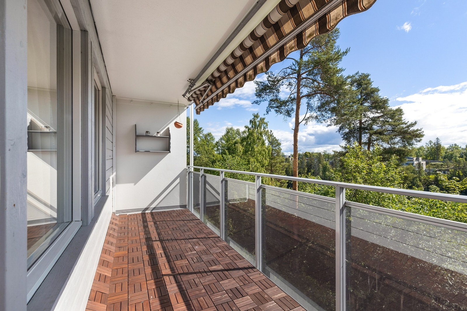 Leiligheten har en balkong med god solforhold på dagtid! Galleribilde