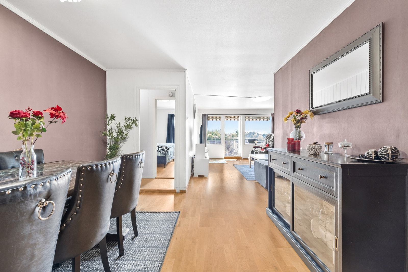 Velkommen til Huldreveien 63, presentert av Per Henrik Rolfsen i Eiendomsmeglerne Galleribilde