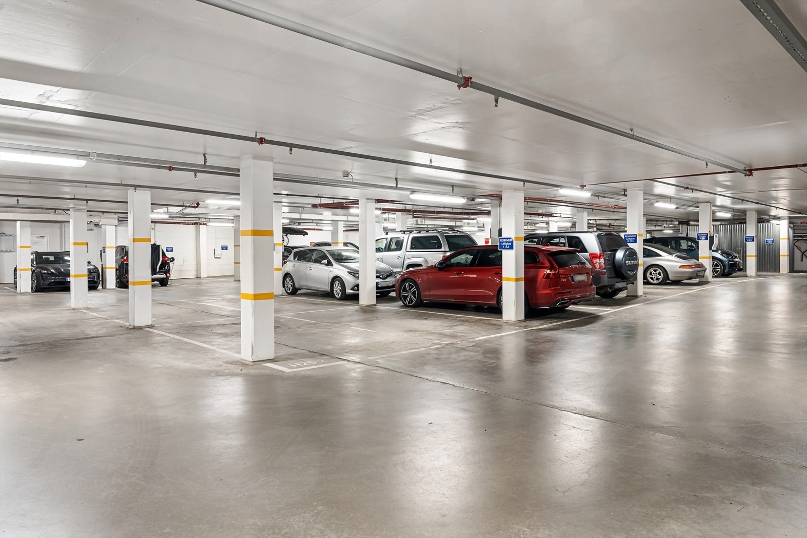 Leiligheten har en tilhørende eksklusiv bruksrett til garasjeplass Galleribilde