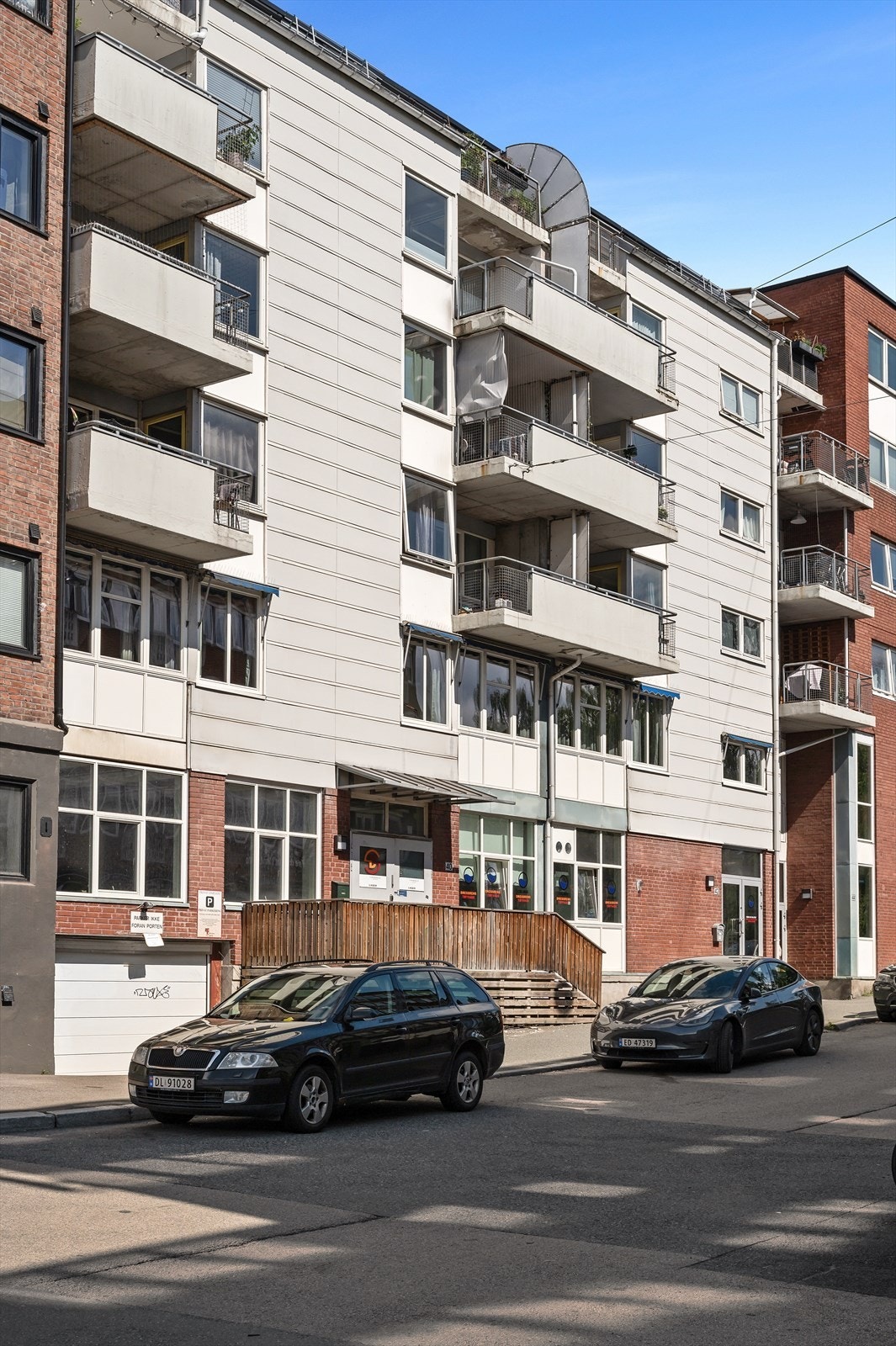 I Sofienberggata 44 bor du supersentralt til på Sofienberg/Grünerløkka med et rolig og stemningsfullt miljø, samt med gangavstand til alt det Oslo har å by på Galleribilde