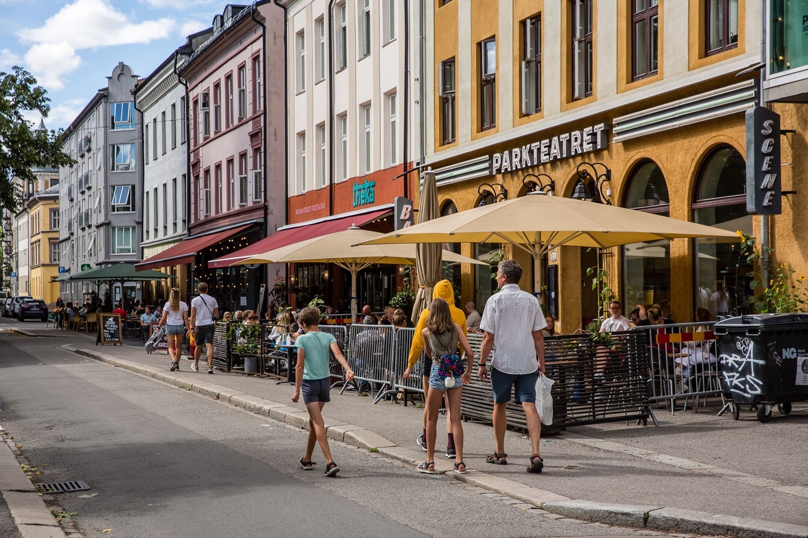 Blant restauranter i området som er verdt et besøk finner du Villa Paradiso, Südøst, Delicatessen eller Mucho Mas på Grünerløkka, her fra Olaf Ryes plass Galleribilde