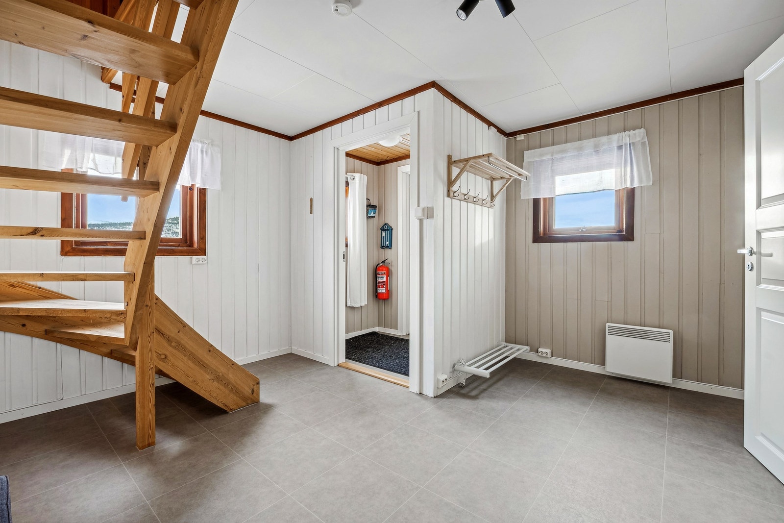 Romslig og praktisk gang Galleribilde