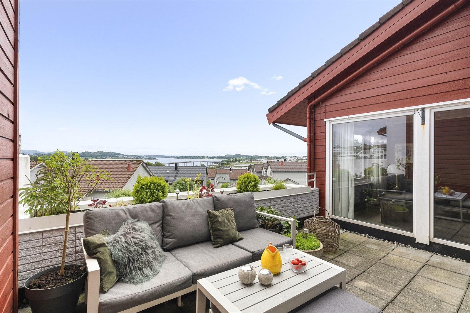 Det er god plass for møblering på balkongen. Galleribilde