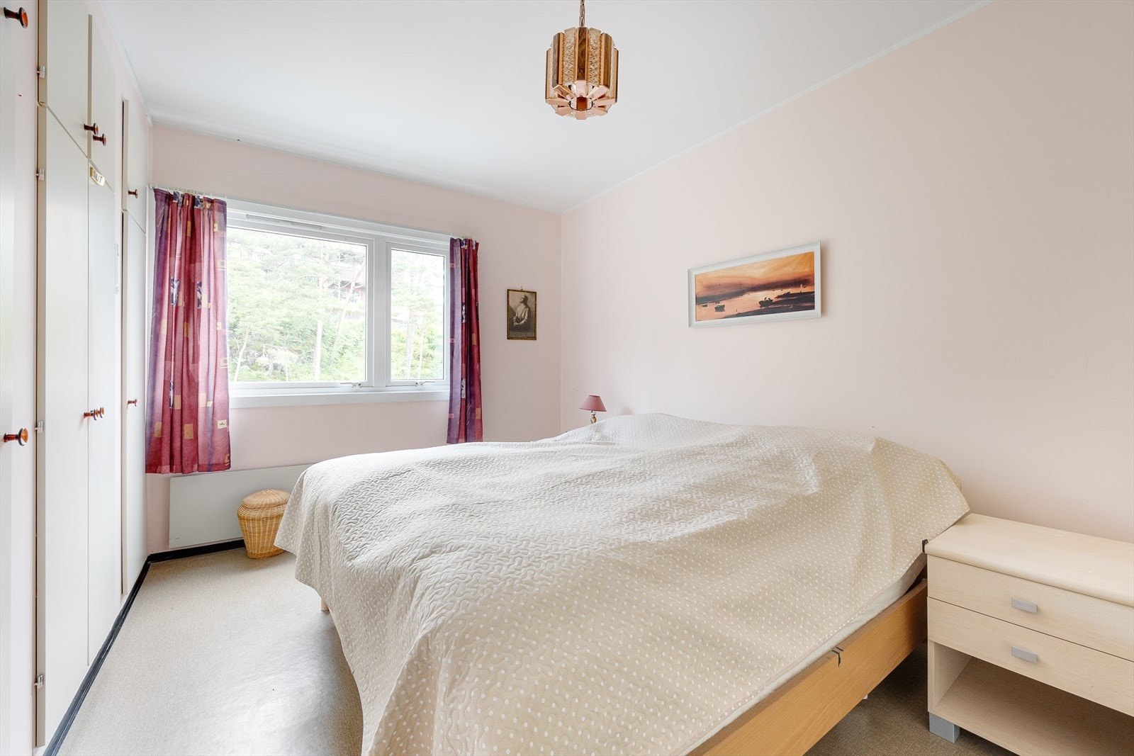 Leiligheten inneholder 2 store soverom Galleribilde