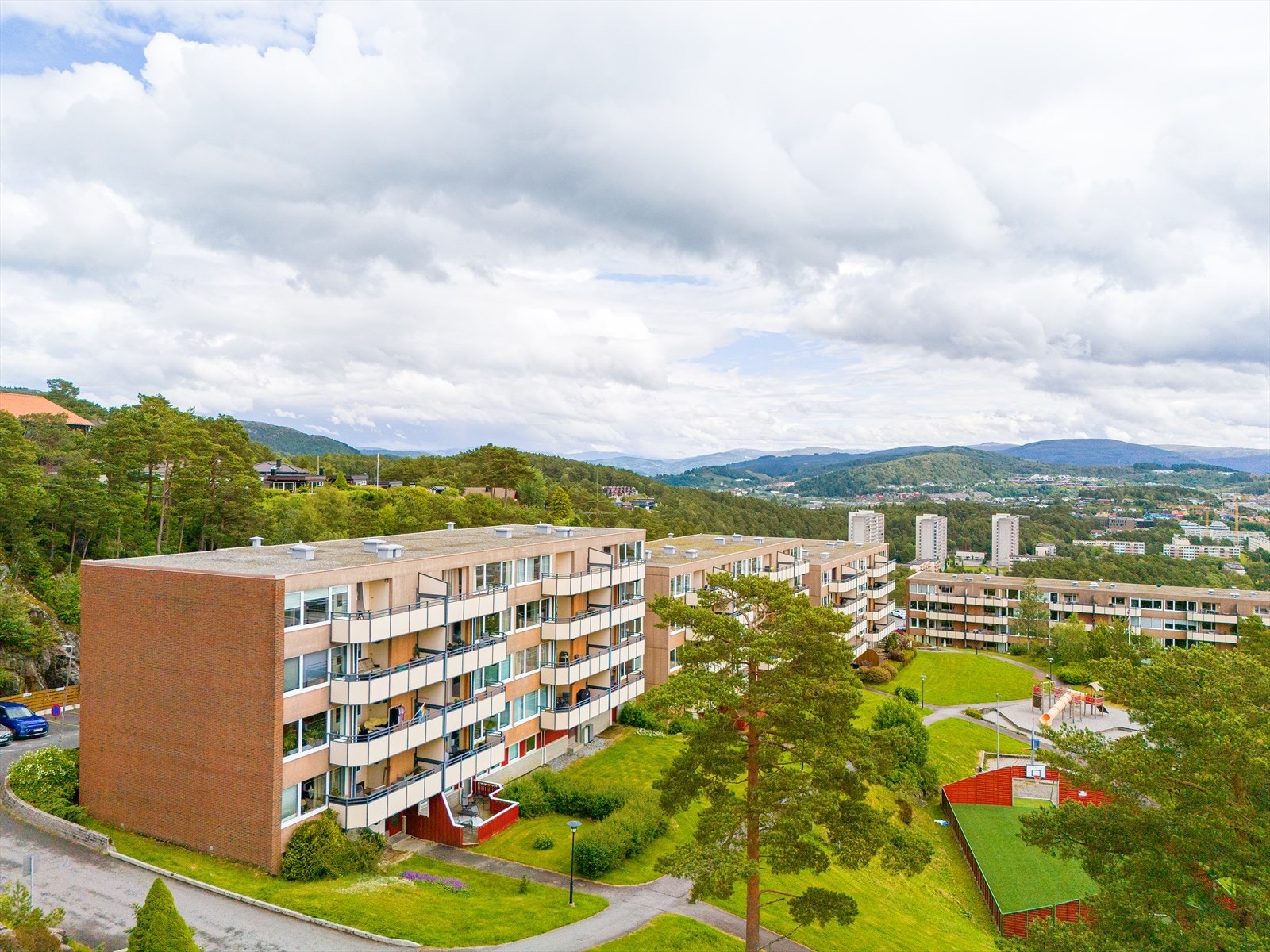 Stor, lys og trivelig 3-roms toppleilighet med nydelig utsikt Galleribilde