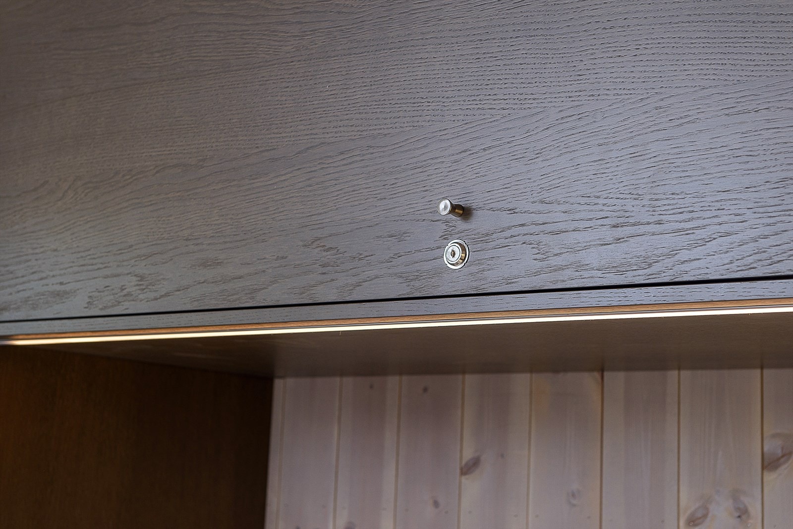 Detaljer fra skapløsning på soverom. Galleribilde