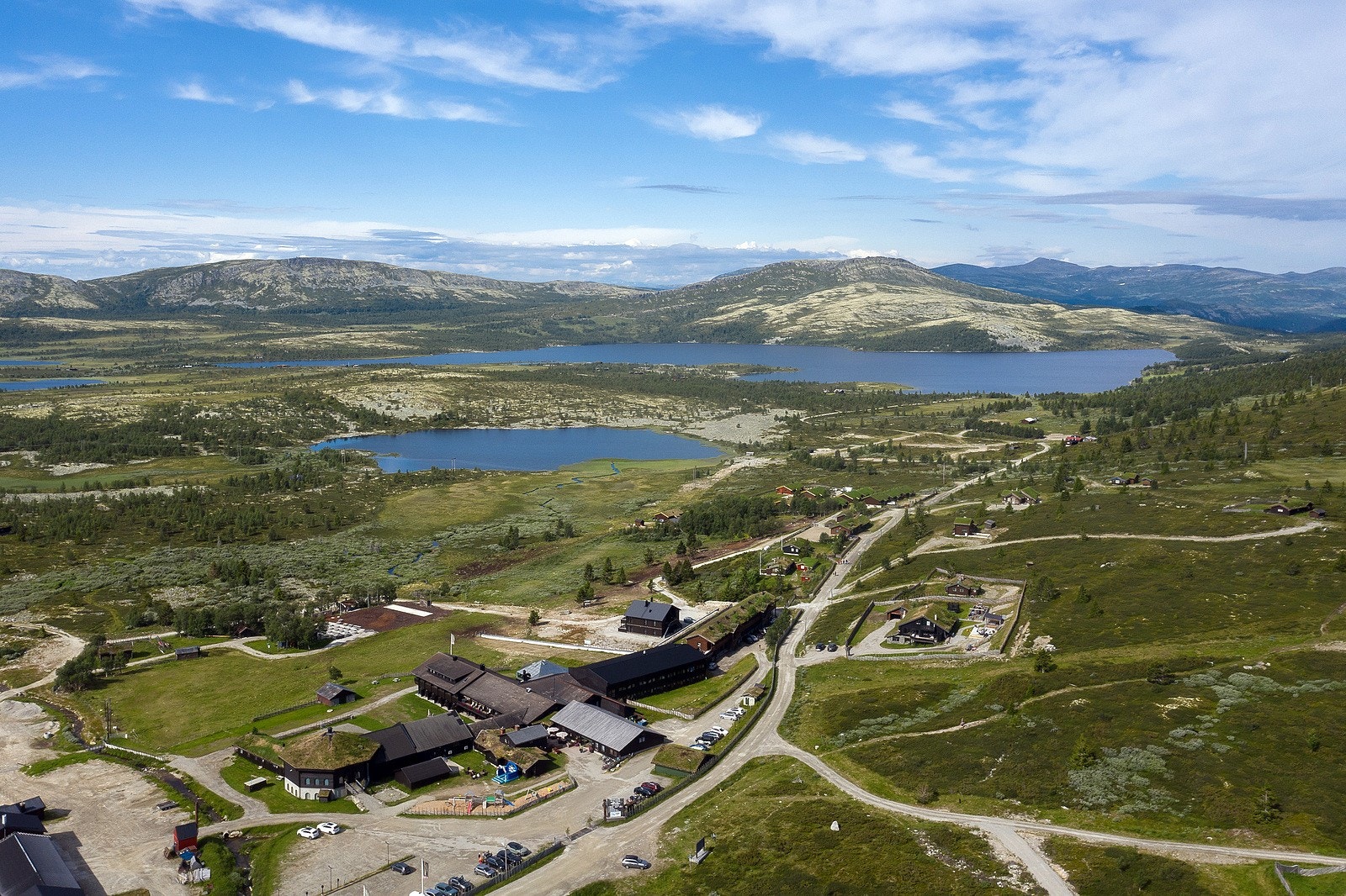 Venabygdsfjellet kan ellers by på 30 topper, store og små, samt moltemyrer, blåbærtuer og smale seterveier. Galleribilde