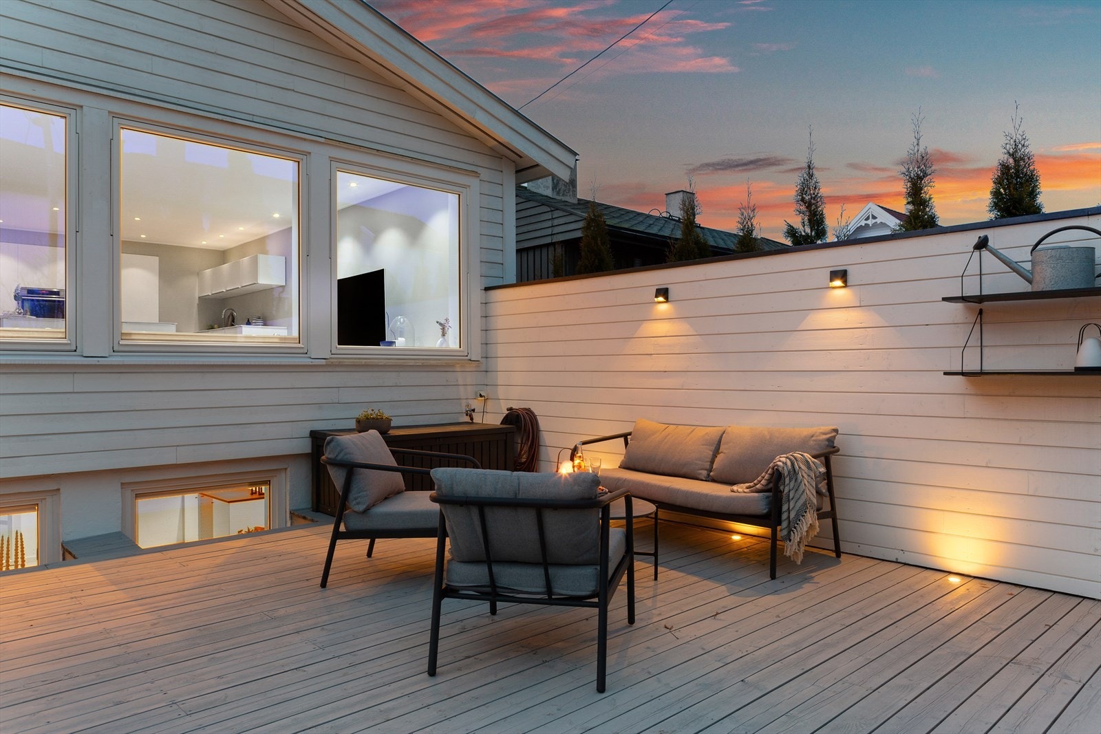 Stor og skjermet terrasse med gode solforhold Galleribilde