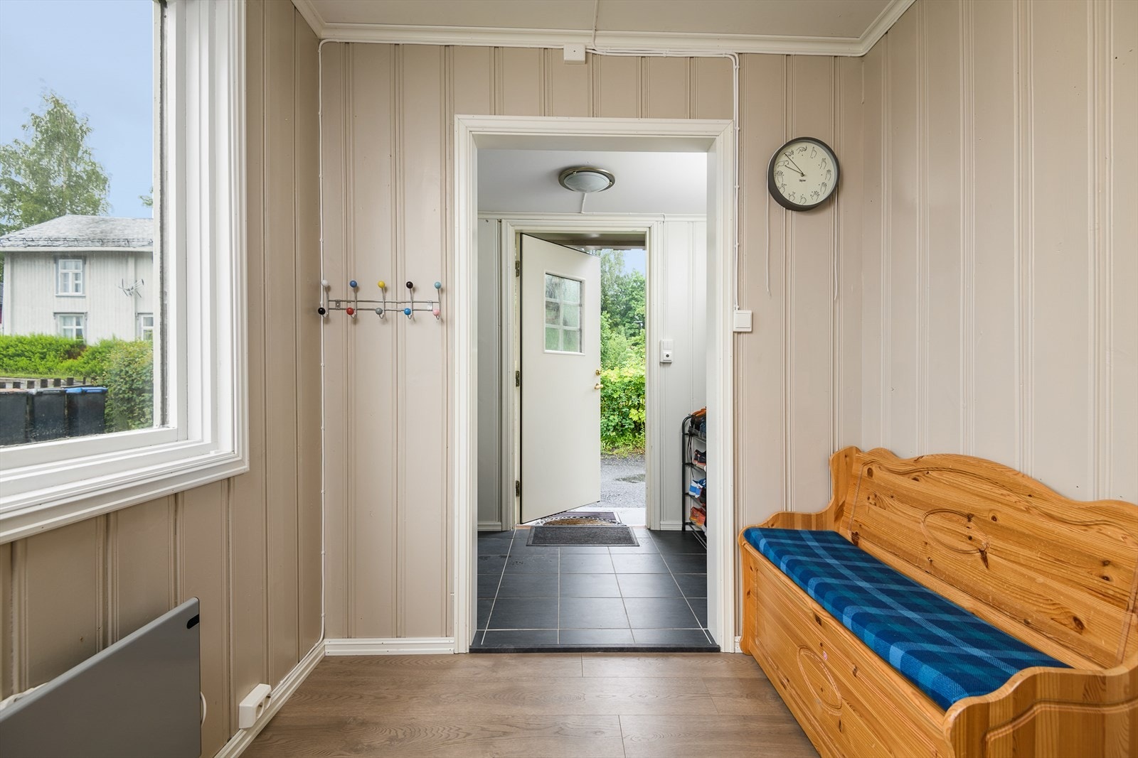 Det er plass til evt oppbevaringsmøbler i gangen. Galleribilde