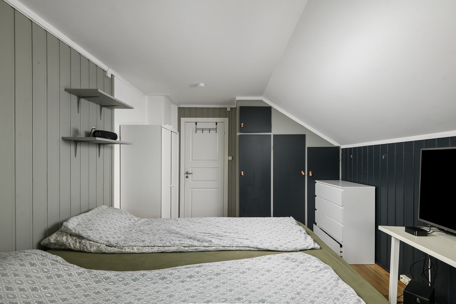 Soverom 3 har plassbygget skap for oppbevaring. Galleribilde