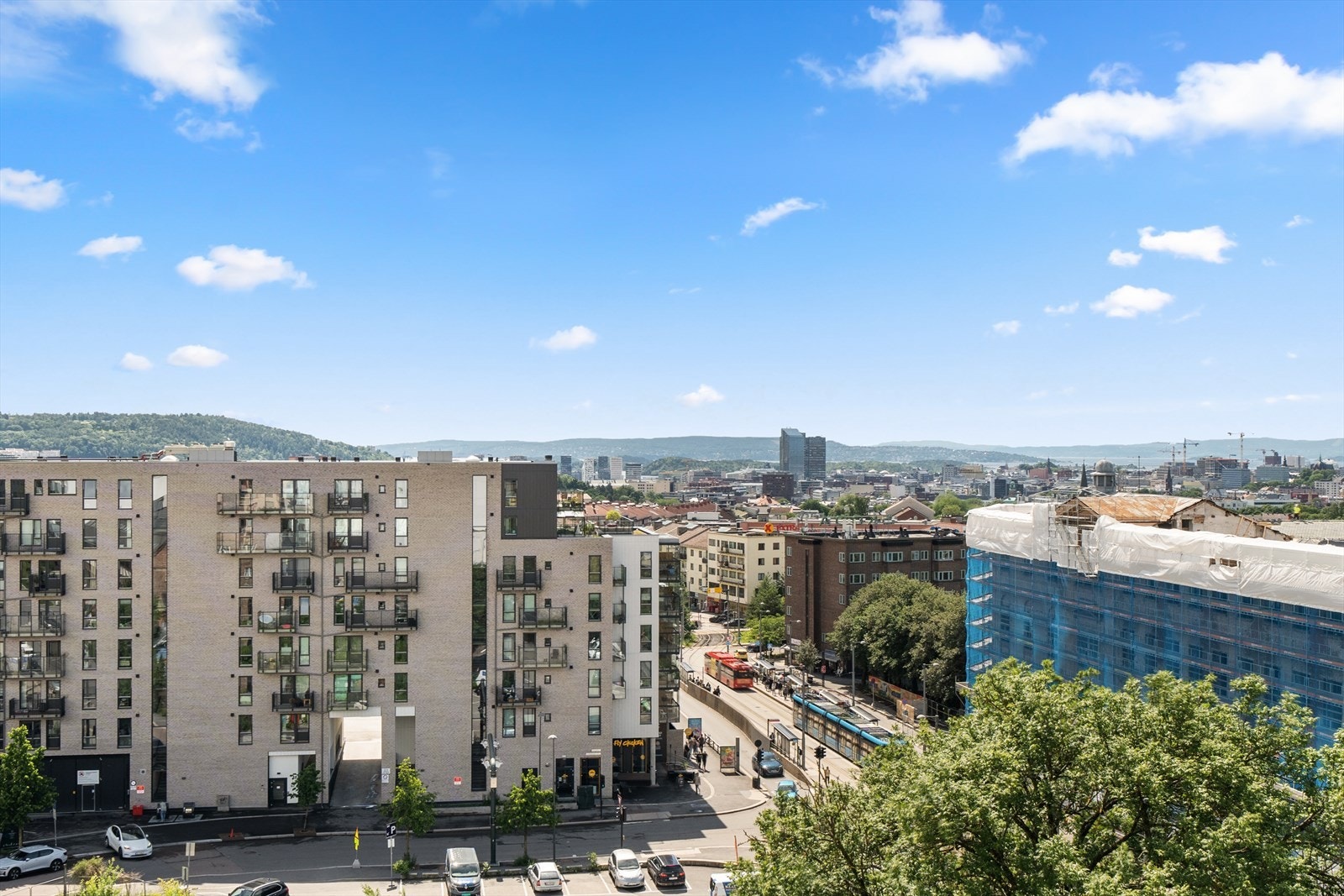 Fra takterrassen kan man nyte den herlige utsikten utover Oslo by! Galleribilde