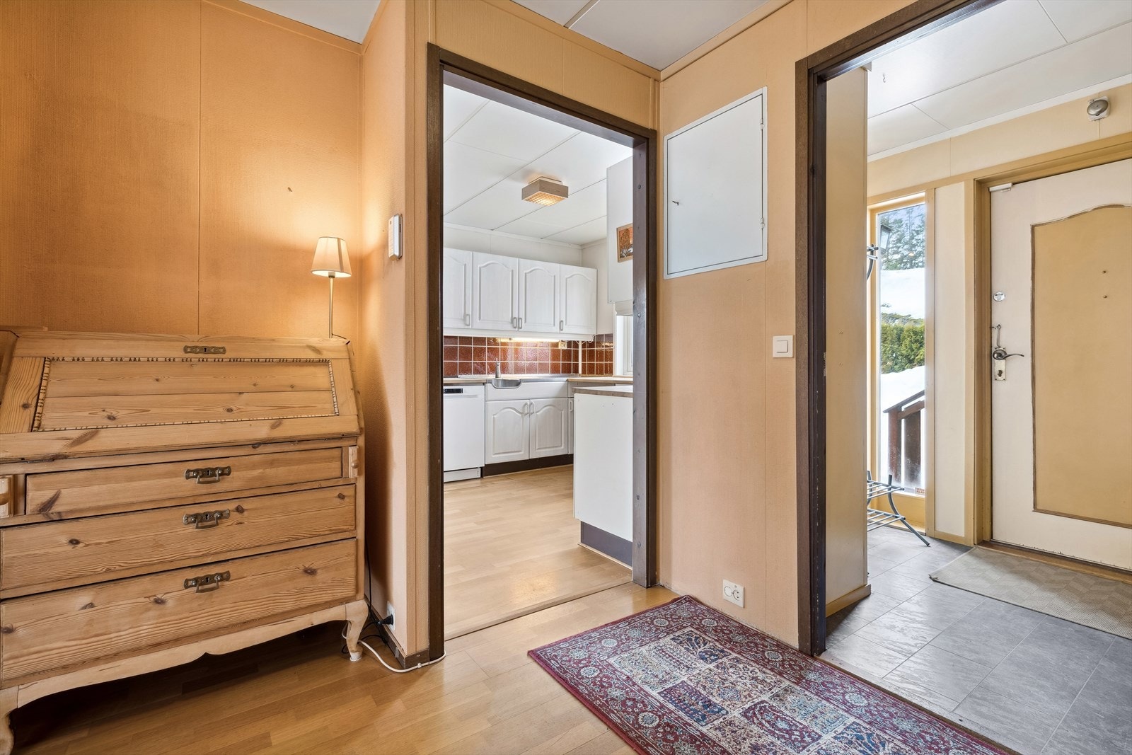 Fra entréen har du inngang til gangen. I dette rommet er sikringsskapet plassert og dette har automatsikringer. Galleribilde