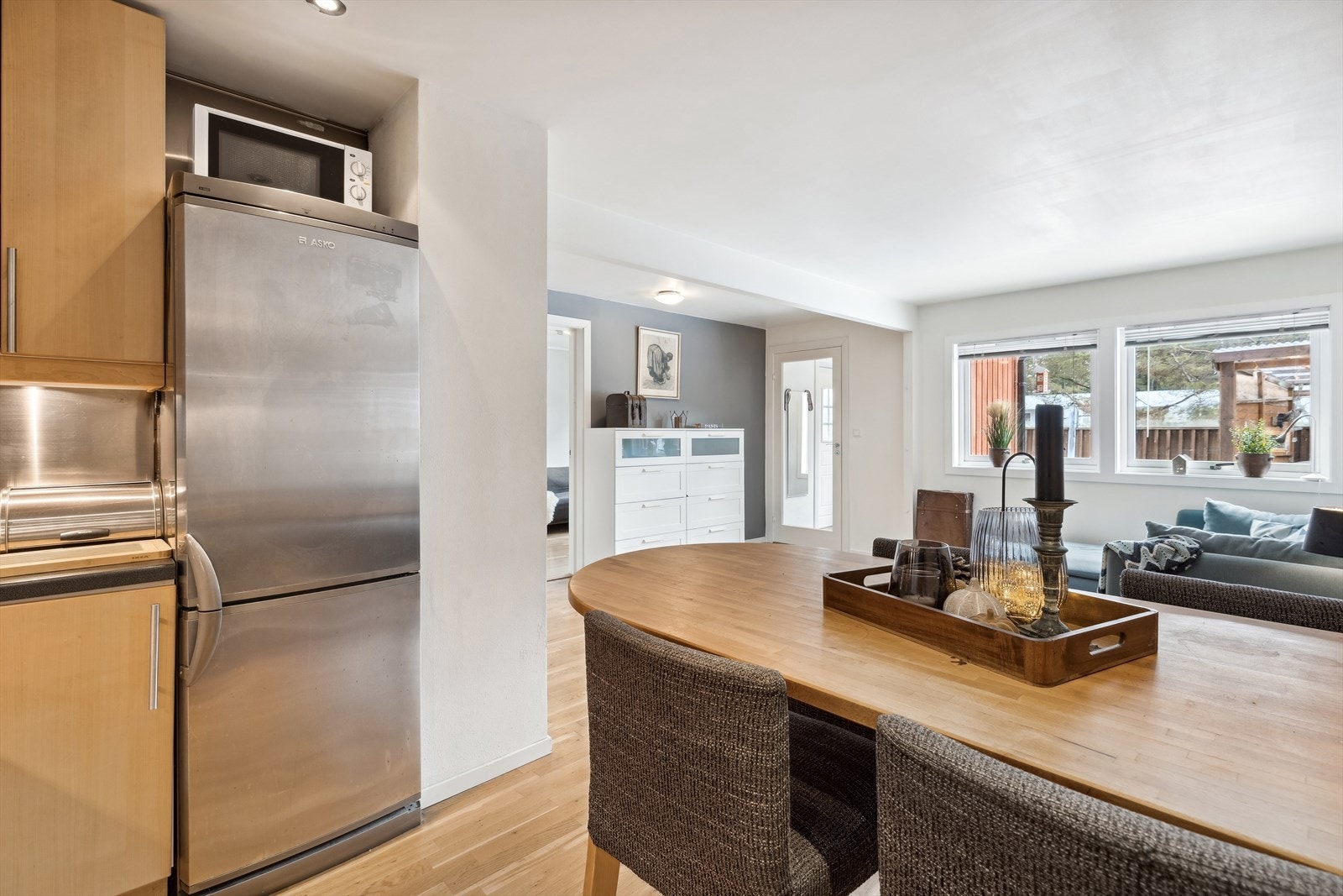 Hvitevarer på kjøkkenet her nede vil ikke medfølge i handelen. Galleribilde