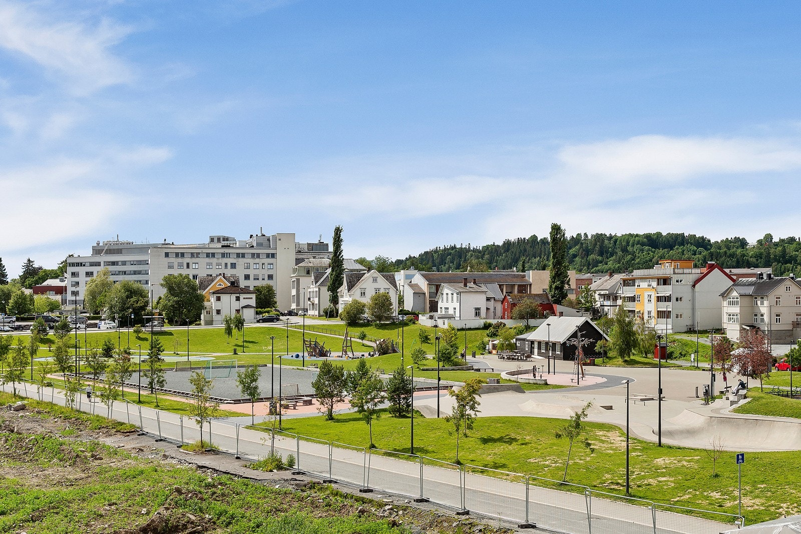 Fra terrassen har man flott utsikt mot Stadionparken. Galleribilde