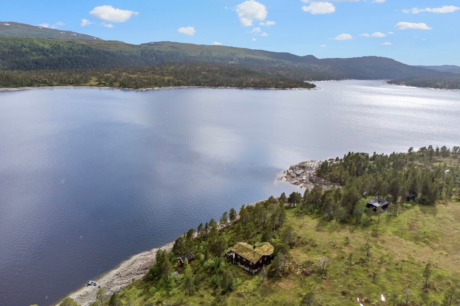 Pent og solrikt beliggende hytte ved Holden. Galleribilde