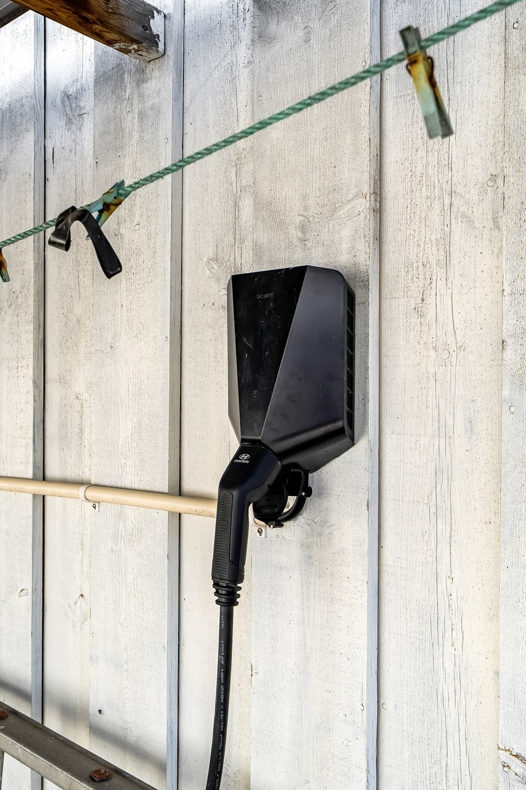 Elbil lader Galleribilde