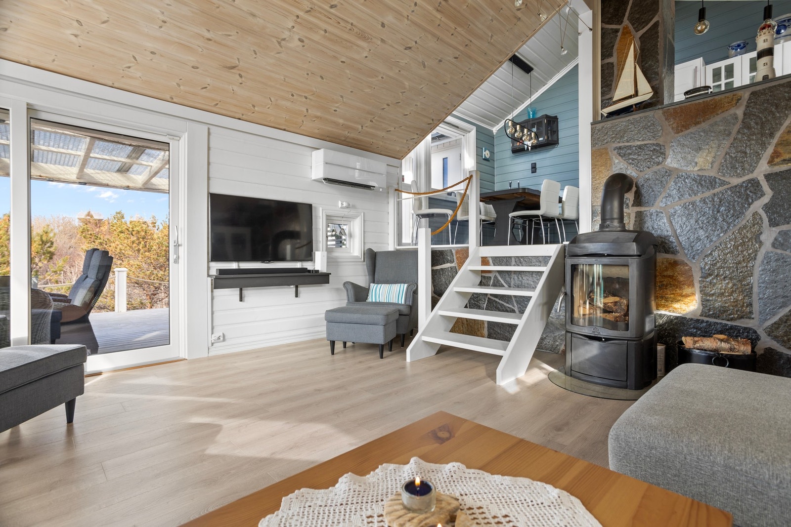 Oppvarming fra varmepumpe (2022) og vedfyring Galleribilde