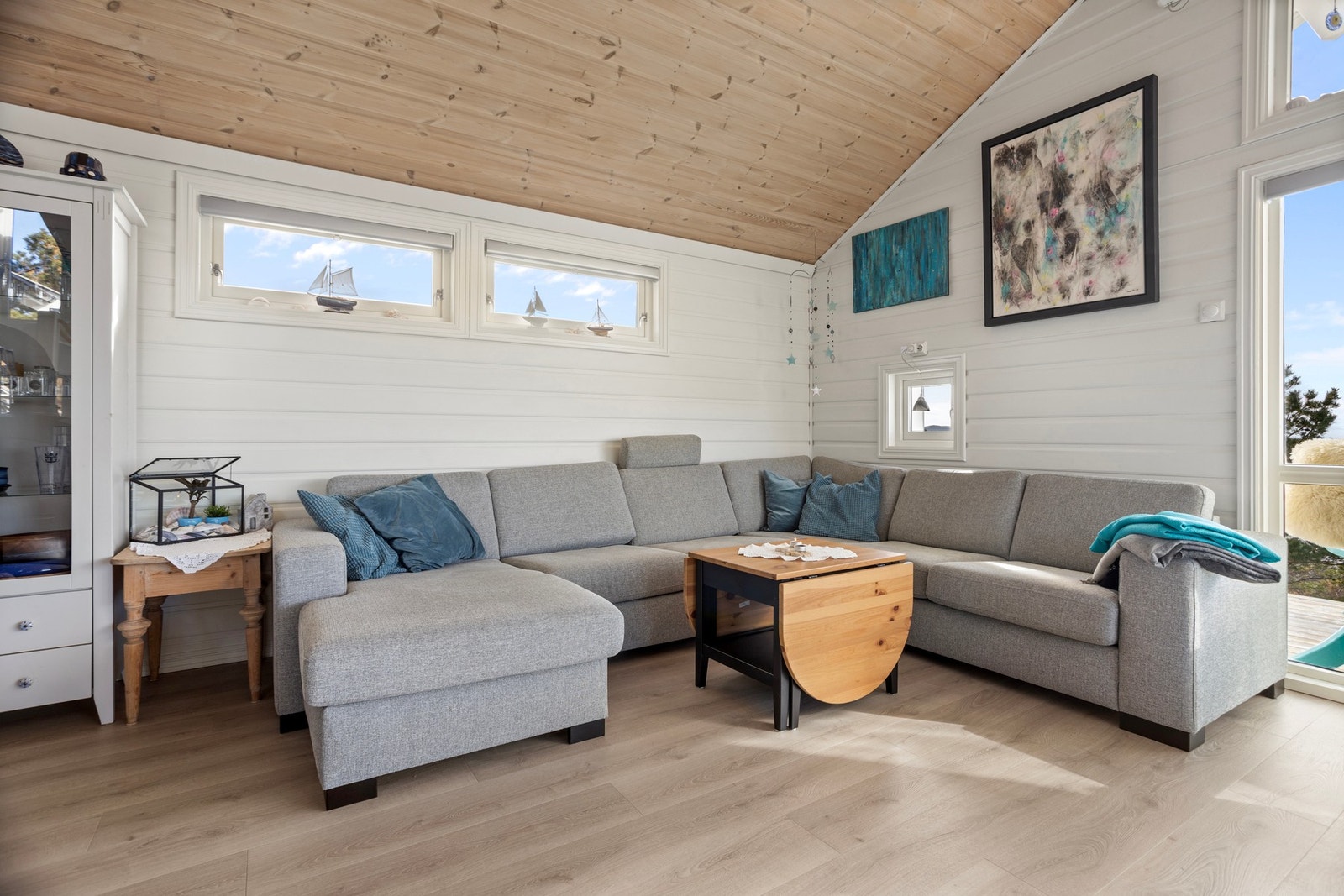 Stuen blir et naturlig samlingspunkt på hytta Galleribilde