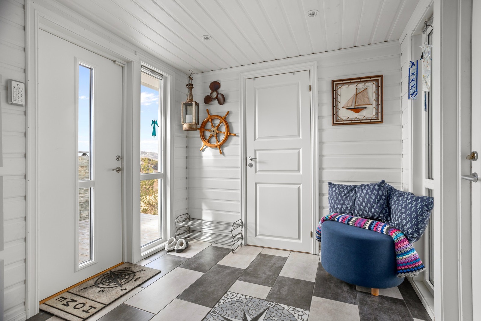 Entré - ca 11,5 kvm med gulvvarme. Galleribilde