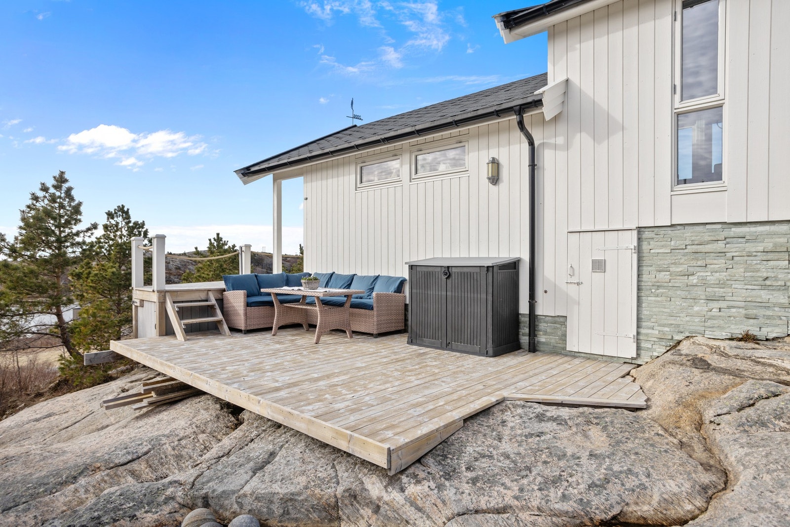 Trapp ned til terrasse - ca 9 kvm Galleribilde