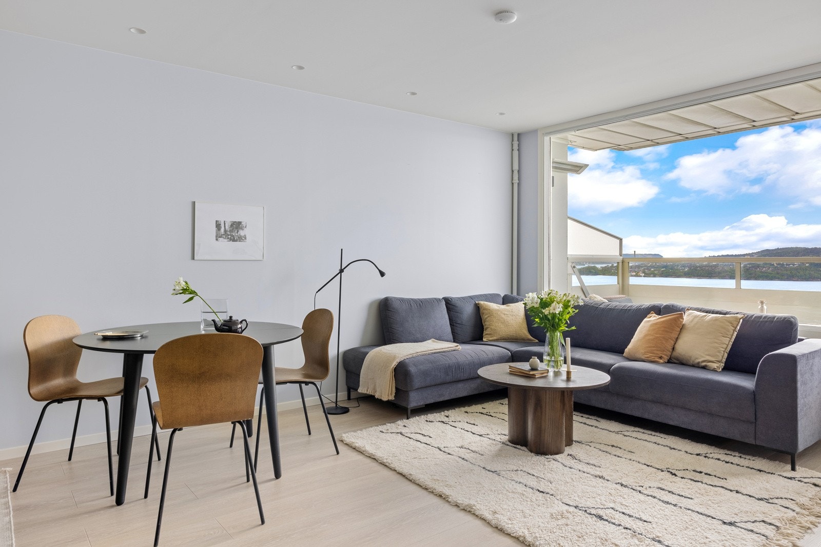 Helleveien 230 presenteres av EIE eiendomsmegling, ved Marius Undheim Helvik. Galleribilde