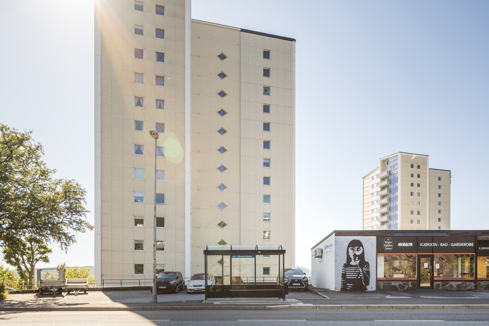 I gangavstand fra boligen er det også bussholdeplass med hyppige bussavganger mot Bergen sentrum Galleribilde