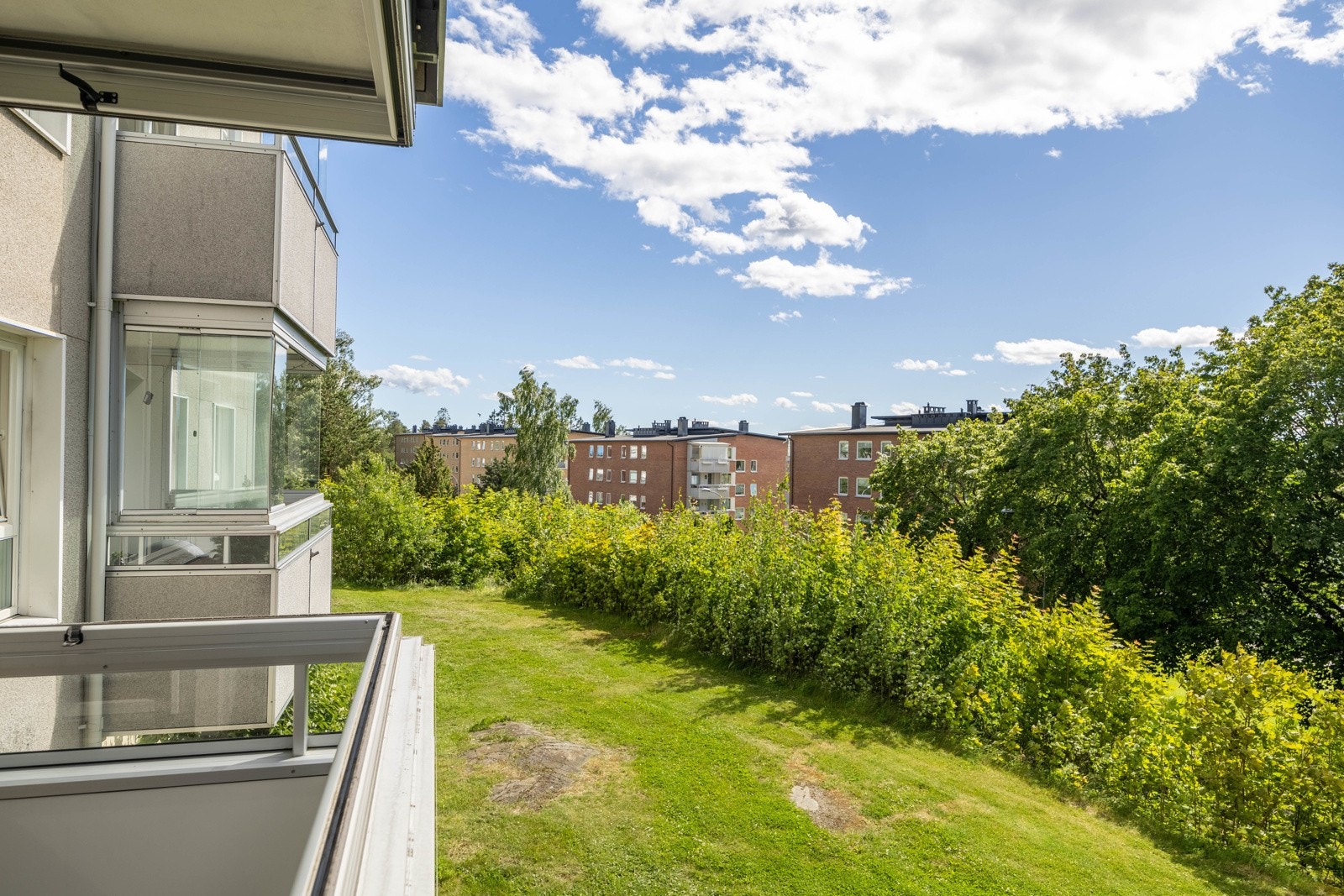 Oppussingsobjekt med et stort potensial med sydvestvendt innglasset balkong. Galleribilde