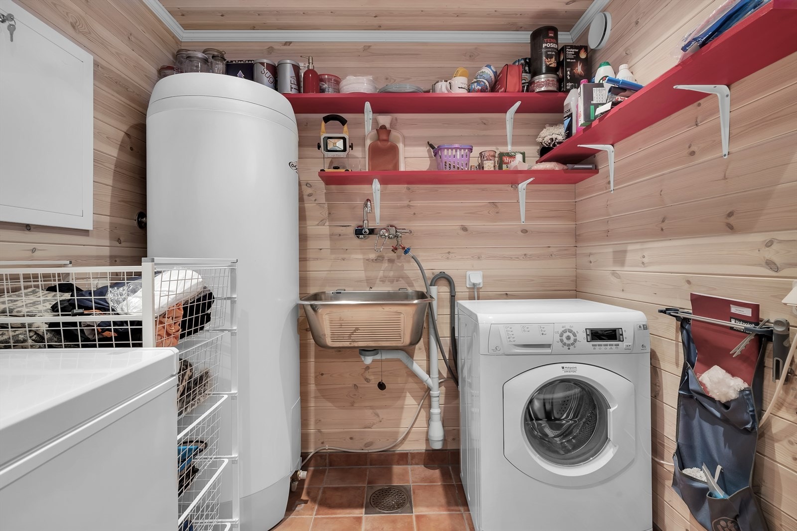 Praktisk vaskerom / teknisk rom. Gulvvarme i rommet. Galleribilde