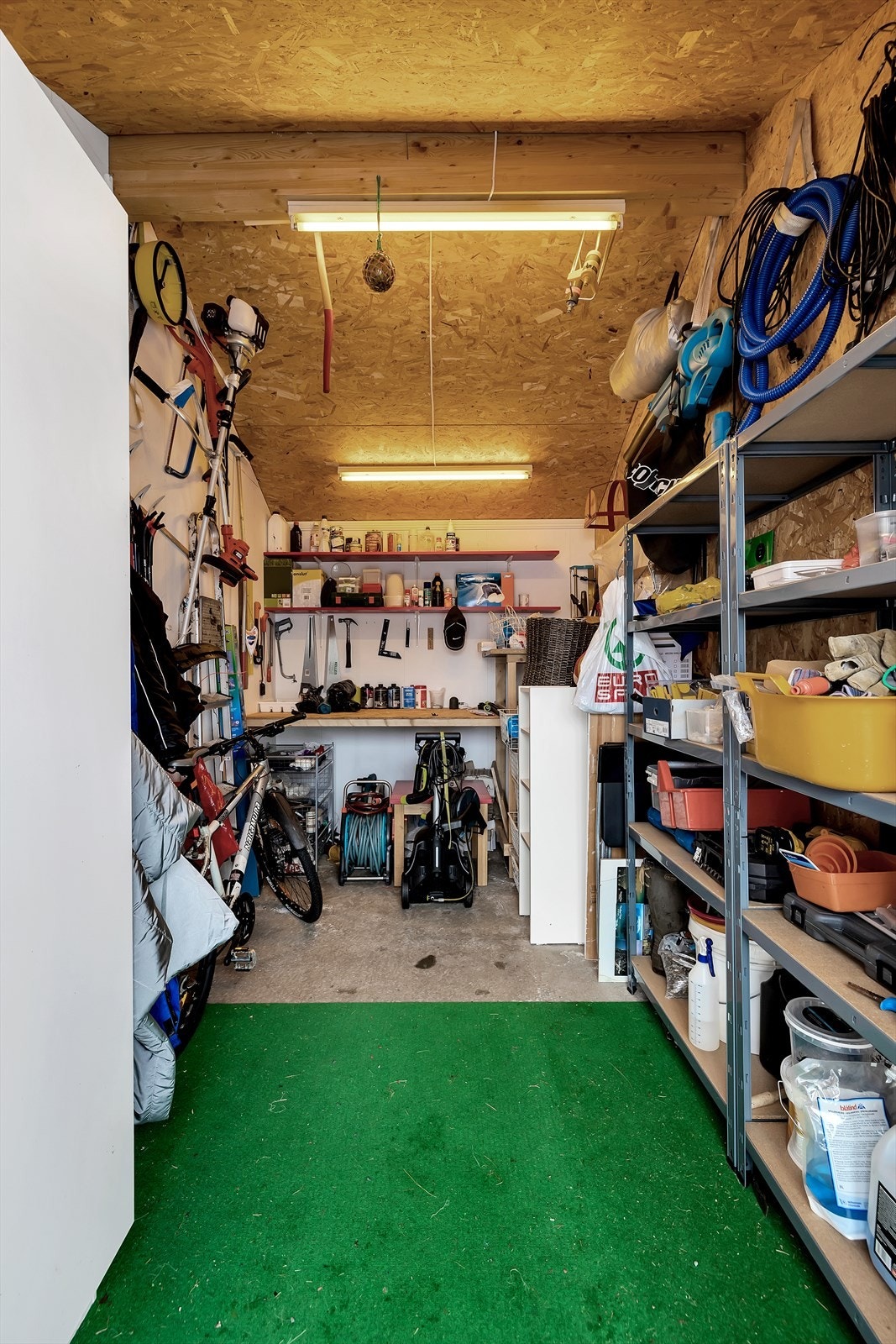 Praktisk utebod / verksted Galleribilde