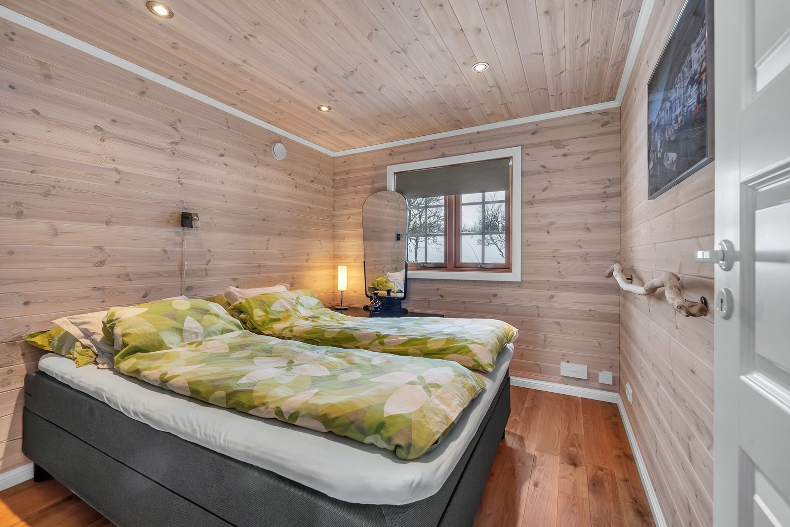 Soverom 2 av 4 - dette er i hovedetasjen Galleribilde