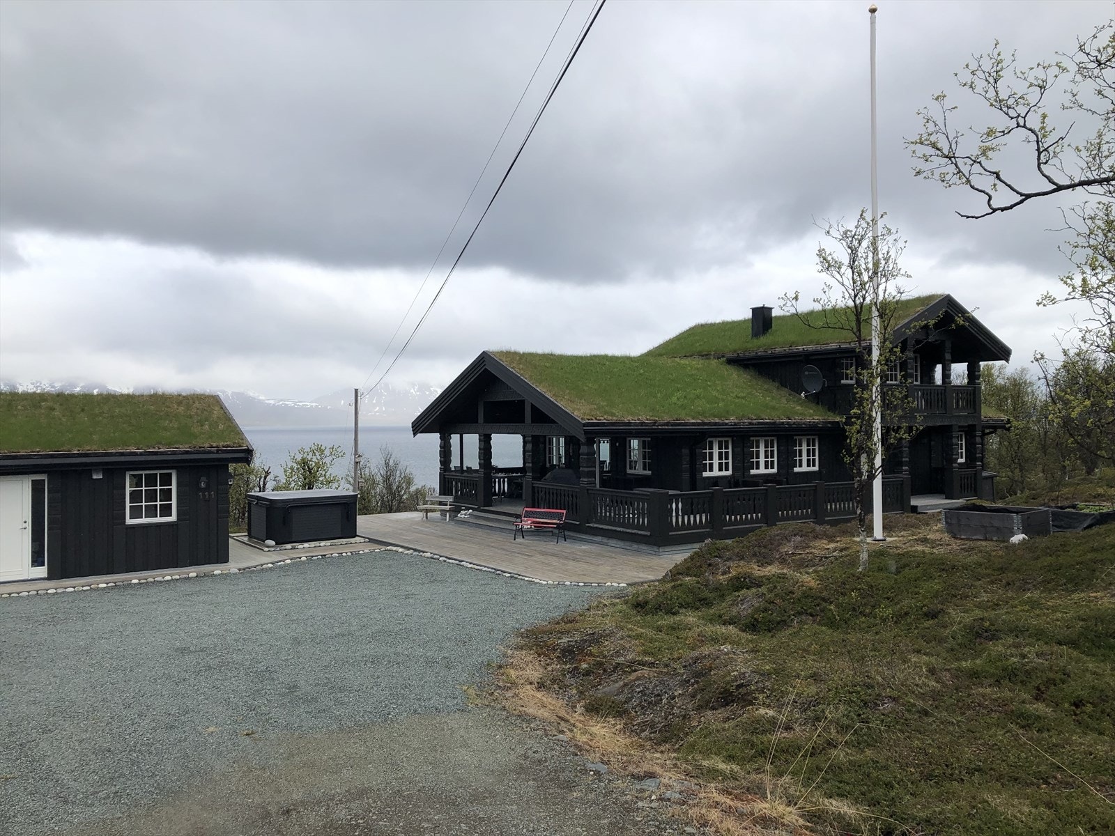 Selgers bilder. Kraftlinjen er tatt bort etter at bildet er tatt. Galleribilde