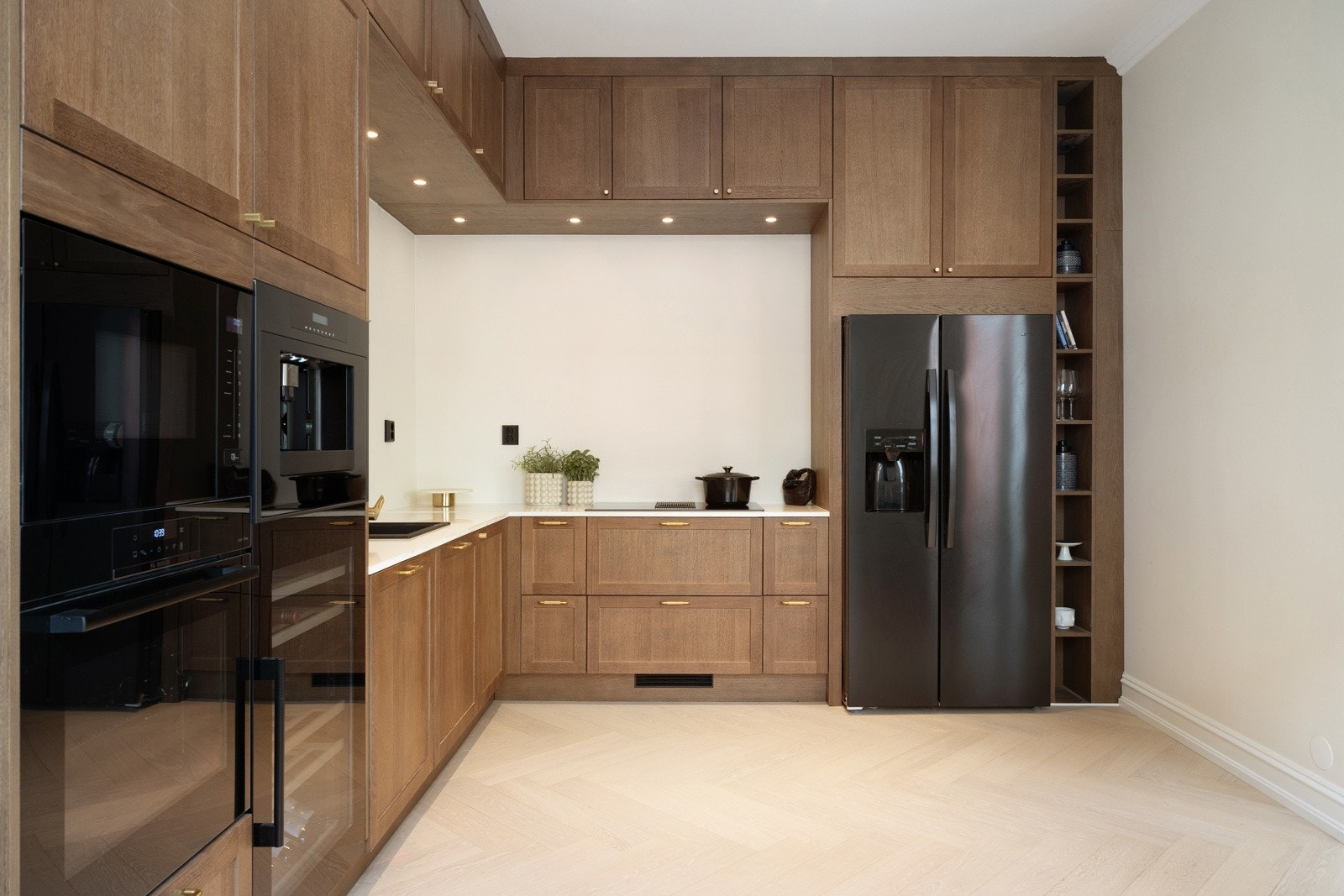 Medfølgende kjøleskap/fryser i nisje. Galleribilde