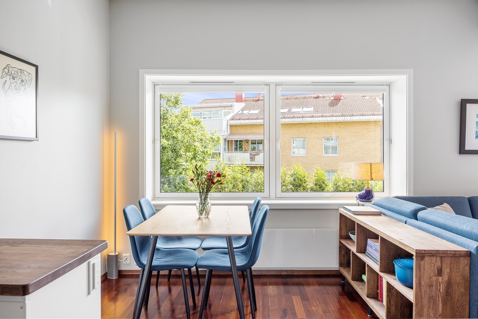 Leiligheten har malte trevinduer med 2-lags glass. Galleribilde