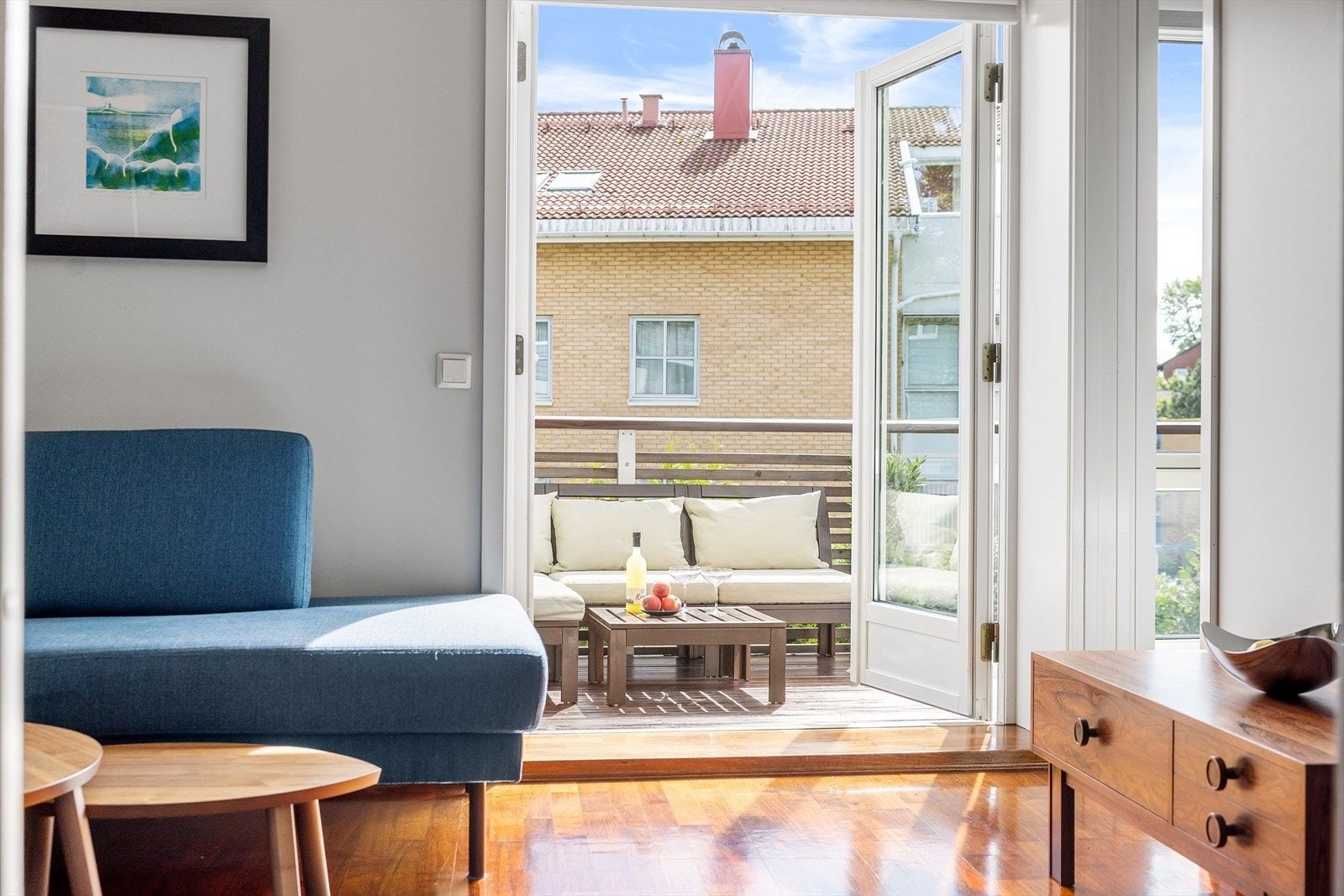 Fra stuen er det utgang til en herlig balkong på ca. 11 kvm med gode solforhold. Galleribilde