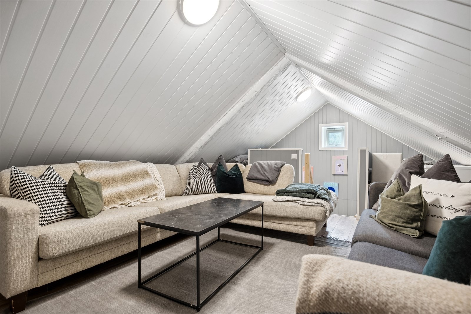 Stuer på loft. Galleribilde