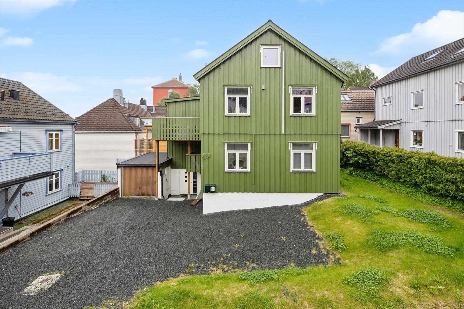 Eiet tomt på ca 305 m². Galleribilde