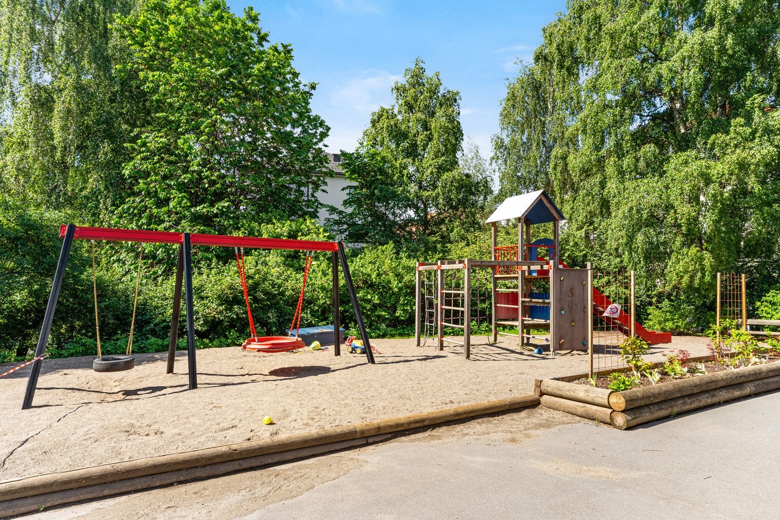 Lekeplassen ligger rett utenfor Galleribilde