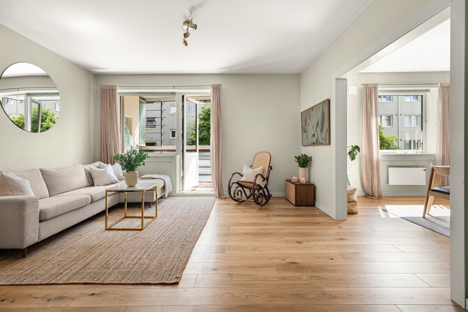 Velkommen til Ålesundgata 1B, ta kontakt med Petter Løsåmoen Galleribilde