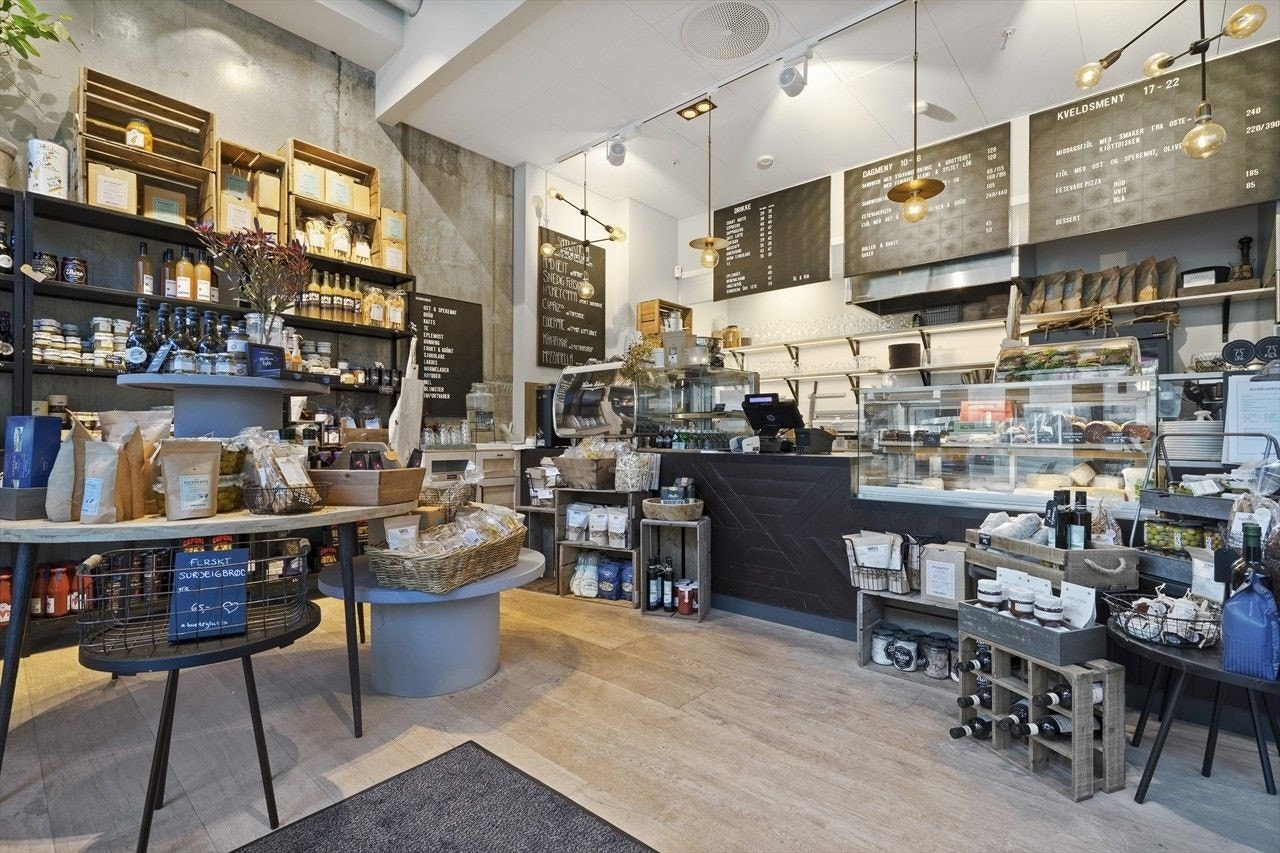 ...her kan man få kjøpt seg et godt måltid, kaffe eller delikatesse å ta med seg hjem. Galleribilde