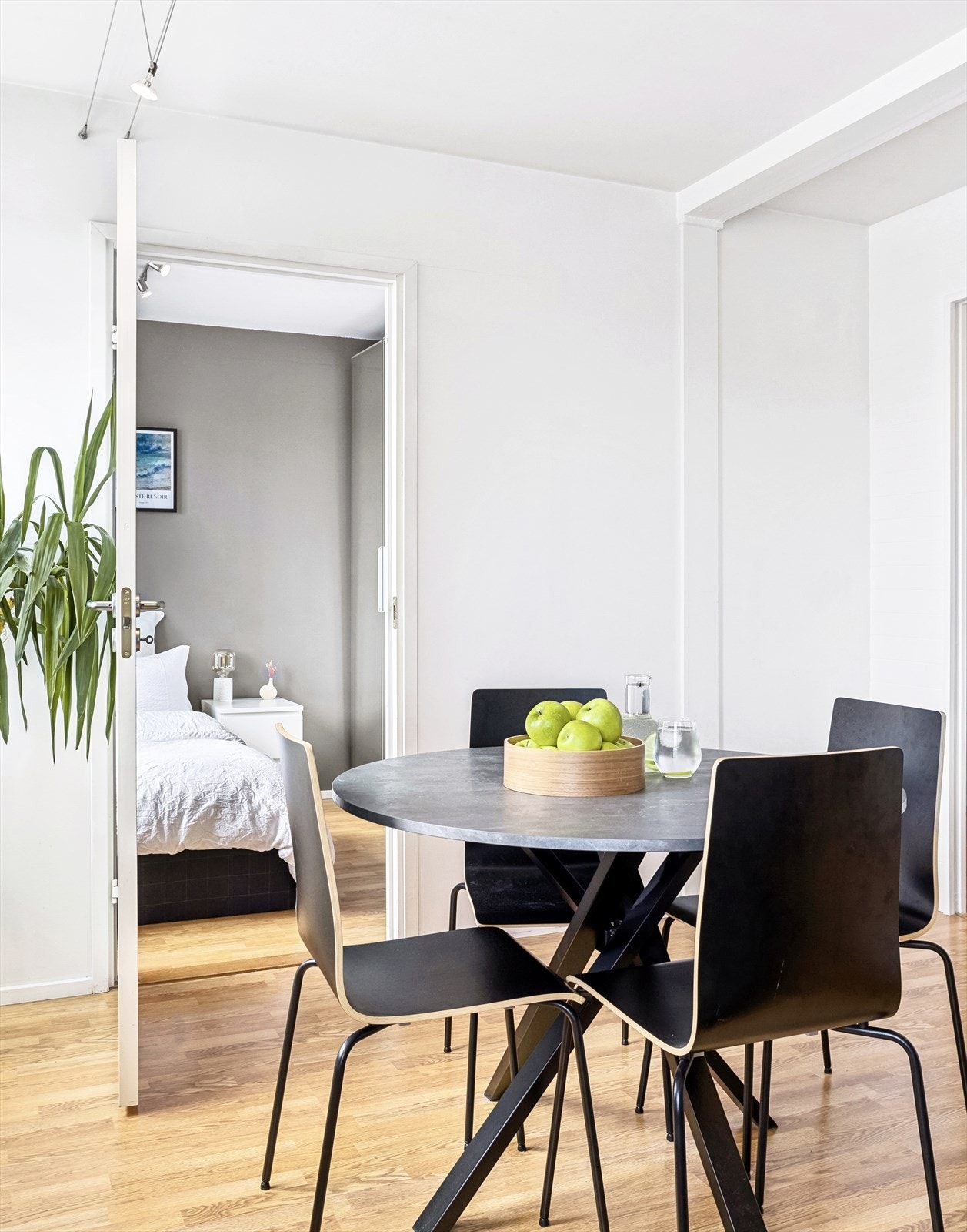 God plass for sofakrok og spisebord. Galleribilde