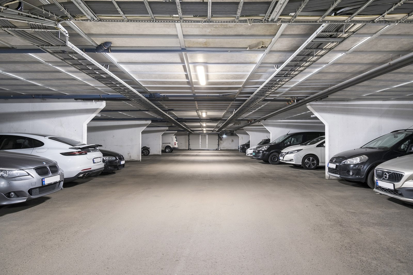 Medfølger p-plass i garasje. Galleribilde