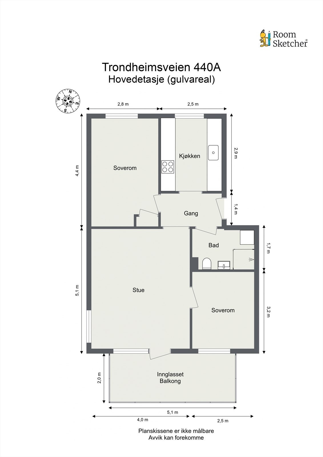 Gjennomgående planløsning med romslige oppholdsrom. Leiligheten består av entrè, separat kjøkken, flislagt bad og en lys og romslig stue med hyggelig peisovn Galleribilde